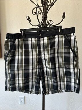 Hugo Boss Black and White Checkered Men’s Swimsuit Size XL